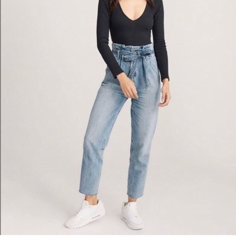 Abercrombie & Fitch A&F Mom Jean Size 8 High Rise Paperbag Waist